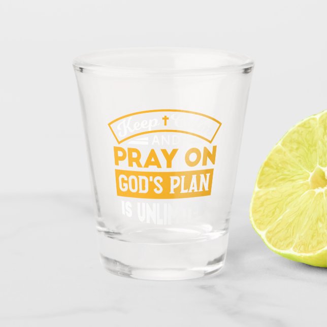 Betet und vertraue Gottes unbegrenzten Plan auf de Schnapsglas (Vorderseite)
