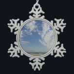 Bethany Beach II Schneeflocken Zinn-Ornament<br><div class="desc">Einige Strände an der Ostküste sind voll von Menschen und Gebäude,  andere sind voller Natur. Das Foto ist von einem ruhigen Strand in Delaware,  Bethany Beach,  während der Nebensaison im April entfernt. Dieses Foto ist auch als Widescreen-Tapete "Bethany Beach II" von MLeWallpapers.com zu sehen.</div>