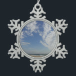 Bethany Beach II Schneeflocken Zinn-Ornament<br><div class="desc">Einige Strände an der Ostküste sind voll von Menschen und Gebäude, andere sind voller Natur. Das Foto ist von einem ruhigen Strand in Delaware, Bethany Beach, während der Nebensaison im April entfernt. Dieses Foto ist auch als Widescreen-Tapete "Bethany Beach II" von MLeWallpapers.com zu sehen.</div>