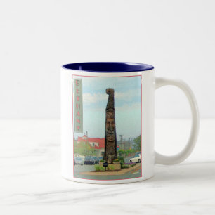 Bethany Strand-Totem-Pole-Tasse Zweifarbige Tasse