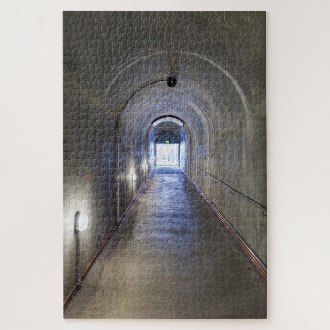 Betontunnel in einem Nazi-Bunker (Vertikal)