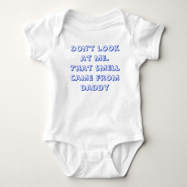 Betrachten Sie mich nicht.  Dieser Geruch kam vom Baby Strampler (Vorderseite)