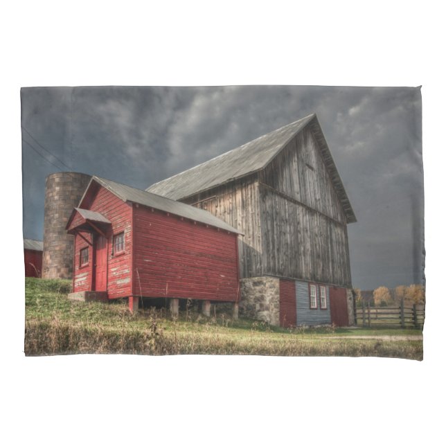 Betriebe | Roter Holzstall in Michigan Kissenbezug (Vorderseite)