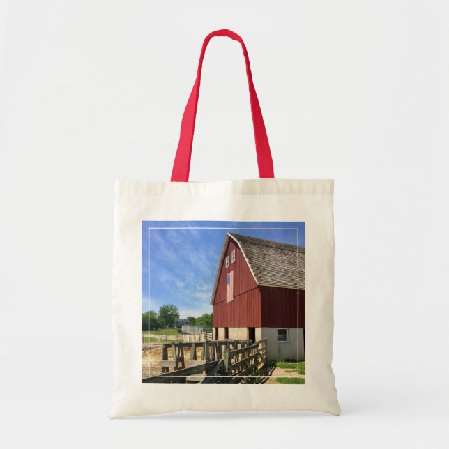 Betriebe | Roter Stall mit amerikanischer Flagge Tragetasche (Vorne)