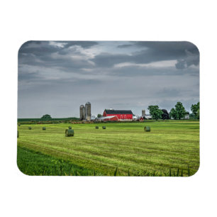 Betriebe   Roter Stall & Silo im Frühjahr Magnet