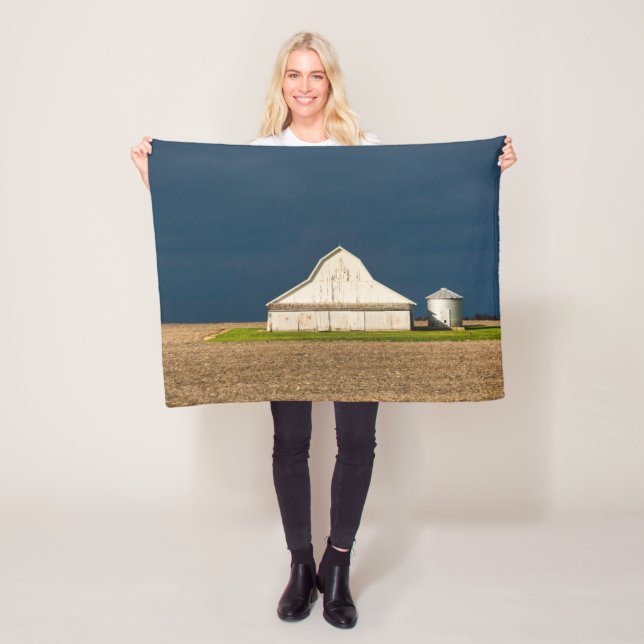 Betriebe | Weißer Stall & Silo Fleecedecke (Beispiel)