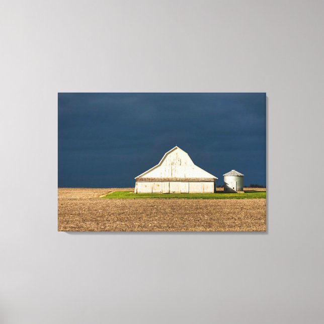 Betriebe | Weißer Stall & Silo Leinwanddruck (Vorderseite)