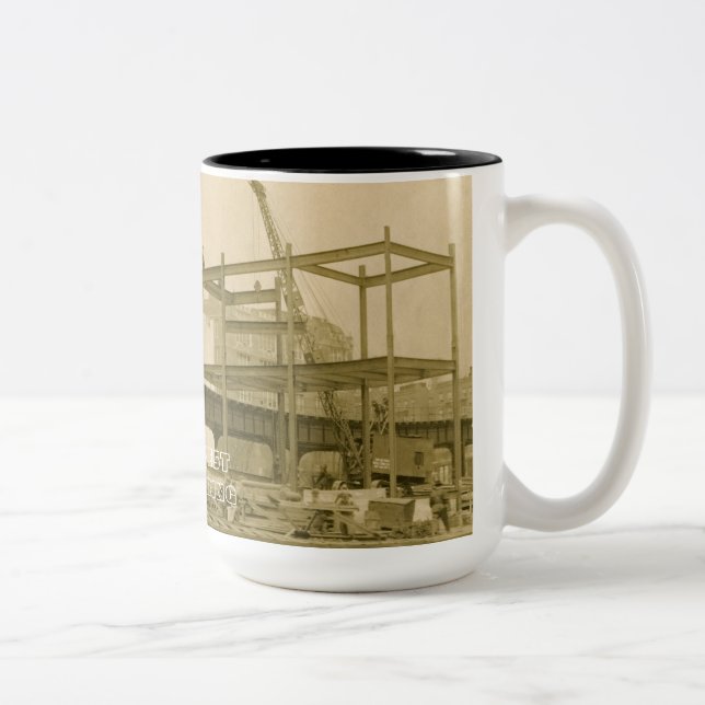 BETRIEBENER Kranmotor mit Kranantrieb im Nordweste Zweifarbige Tasse (Rechts)