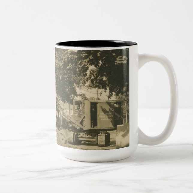 BETRIEBENER Kranmotor mit Kranantrieb im Nordweste Zweifarbige Tasse (Rechts)