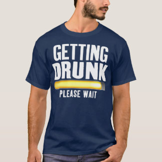 Betrunken werden Bitte warten Sonnenbrand trinken  T-Shirt