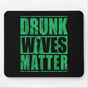 Betrunkene Ehefrauen Irische Ehefrau Trinkt Bier S Mousepad