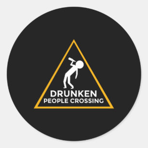Betrunkene überqueren Vorsicht beim Betrunkenen Ve Runder Aufkleber