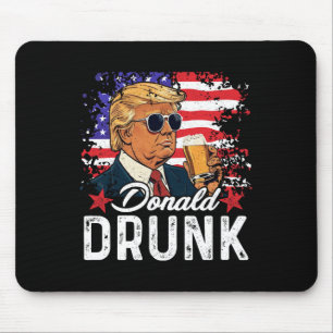 Betrunkener Trump trinkt Bier 4. Juli Amerikanisch Mousepad