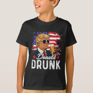 Betrunkener Trump trinkt Bier 4. Juli Amerikanisch T-Shirt