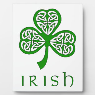 Beveled Celtic Knot Kleeblatt über irischen Text Fotoplatte