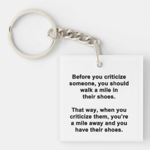 Bevor Sie kritisieren Schlüsselanhänger