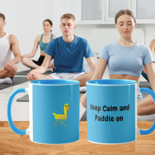 Bewahrt die Ruhe und paddelt weiter Süße motiviere Tasse