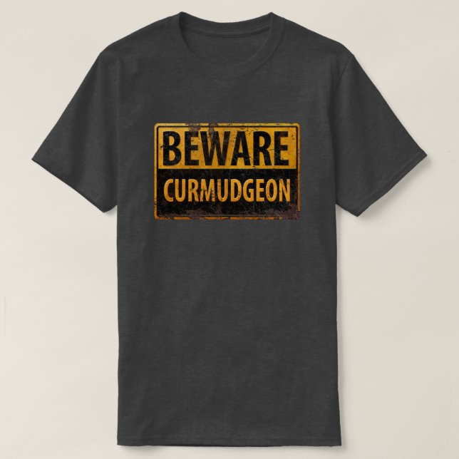 BEWARE CURMUDGEON - Warnschild für rostiges Metall T-Shirt (Design vorne)