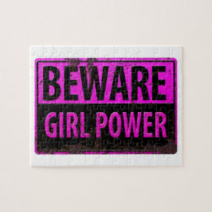 BEWARE Girl Power - Schild mit der Gefahr durch ro