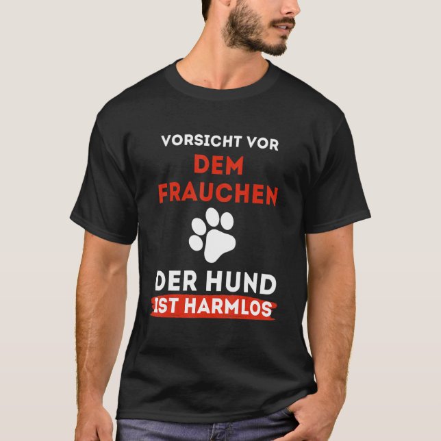 Beware of the female dog is harmless T-Shirt (Vorderseite)