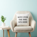 Bewegen über den Hund sitzt hier Kissen<br><div class="desc">Kissen für die Wohngestaltung von lustigen SpäßenFür eine weiter gehende Anpassung dieses Designs,  z.B. beim Ändern von Layout,  Schriftart oder Textgröße,  klicken Sie bitte auf den obigen Button "KENNEN". Bitte kontaktieren Sie mich für weitere Fragen!</div>