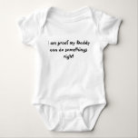 Beweis, dass mein Vater etwas richtig Funny tun ka Baby Strampler<br><div class="desc">Dieses Design wurde durch digitale Kunst erstellt und kann personalisiert werden, indem Sie auf den Knopf Anpassen klicken und die Farbe ändern, einen Namen, Initialen oder Ihre Lieblingssprache hinzufügen. Kontaktieren Sie mich unter colorflowcreations@gmail.com , wenn Sie dieses Design für ein anderes Produkt haben möchten. Kaufen Sie meine originale abstrakte Acrylmalerei...</div>