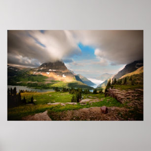 bewölkte Berge Alpensee Poster