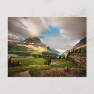 bewölkte Berge Alpensee Postkarte