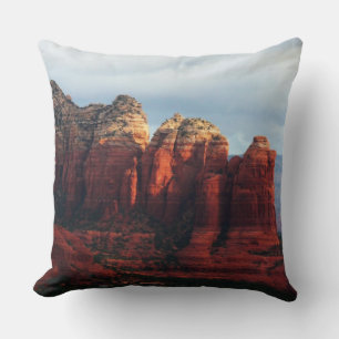 Bewölkter Coffee Pot Rock in Sedona Arizona Kissen