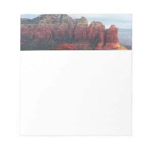 Bewölkter Coffee Pot Rock in Sedona Arizona Notizblock