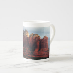Bewölkter Coffee Pot Rock in Sedona Arizona Prozellantasse