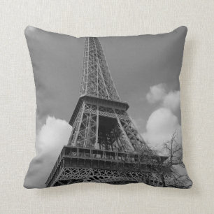 Bewölkter Eiffel in Schwarzweiss, 2015 Kissen