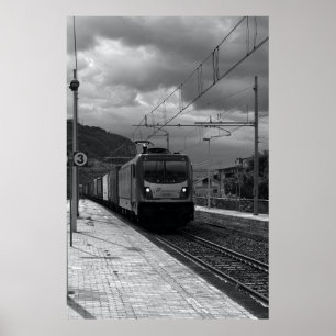 Bewölkter Morgenfracht: Italienische Eisenbahnszen Poster