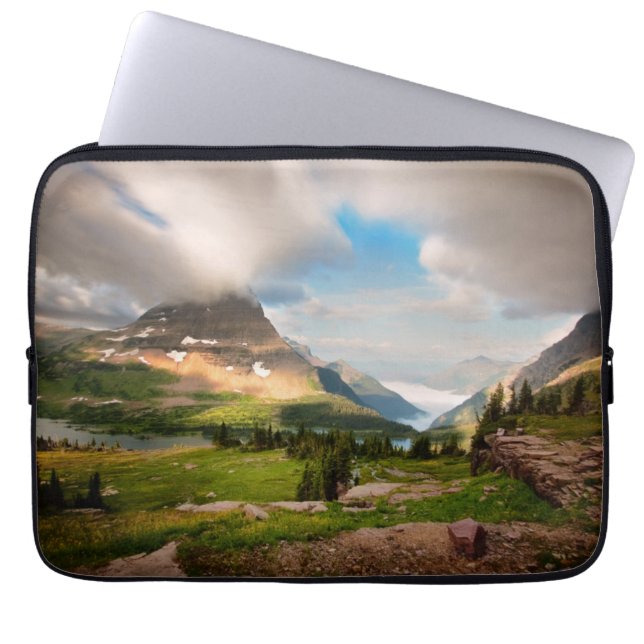 Bewölkter Mountains| alpiner See Laptopschutzhülle (Vorderseite)