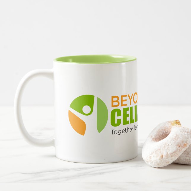 Beyond Celiac Holiday Otter Tasse (Mit Donut)