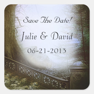 Bezaubernde Waldszene Save the Date Quadratischer Aufkleber