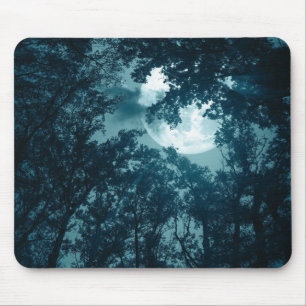 Bezaubernder Nachtwald mit Vollmond Mousepad