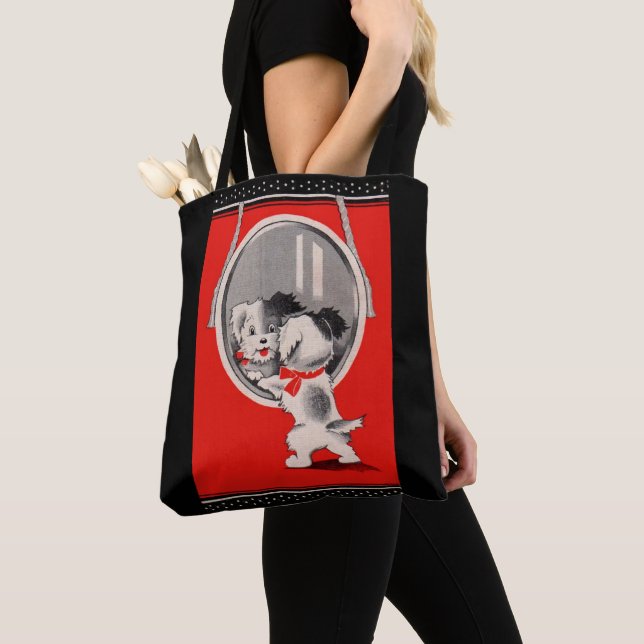 bezaubernder Welpe im Spiegel Tasche (Von Nahem)