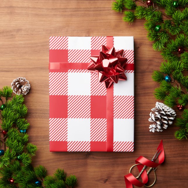 Bezauberndes Rotes Gingham Karo Muster Dekorativ Geschenkpapier (Feiertagsgeschenk)