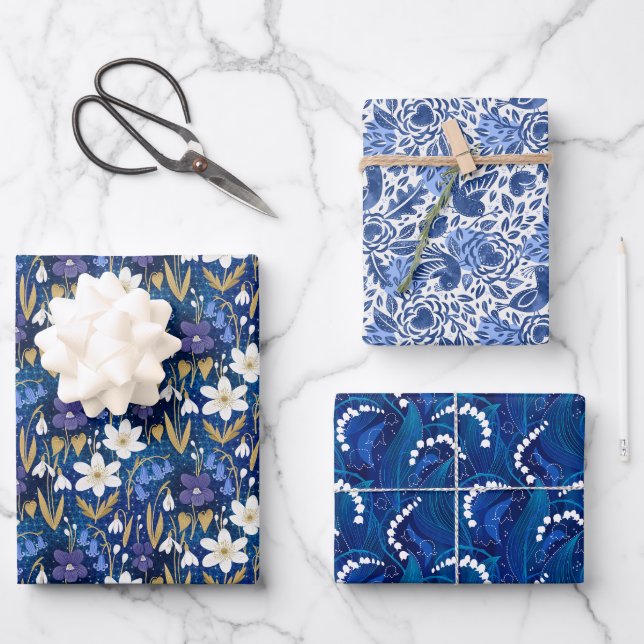 Bezauberndes Royal Blue Early Spring Blumenmuster Geschenkpapier Set (Vorderseite)