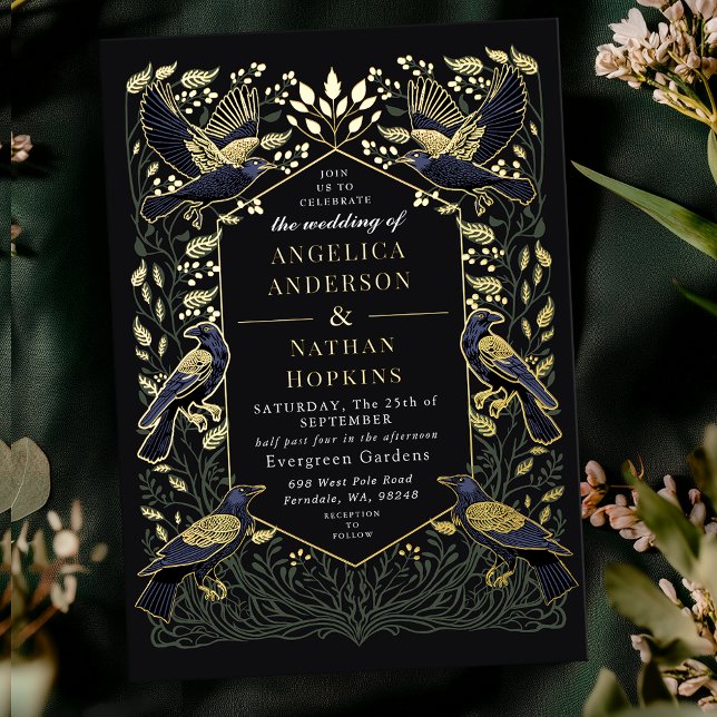 Bezauberte Gothic Raven Floral Green Wedding Folieneinladung (Von Creator hochgeladen)
