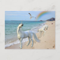 Bezauberte Mutter Unicorn und Foal Baby am Strand
