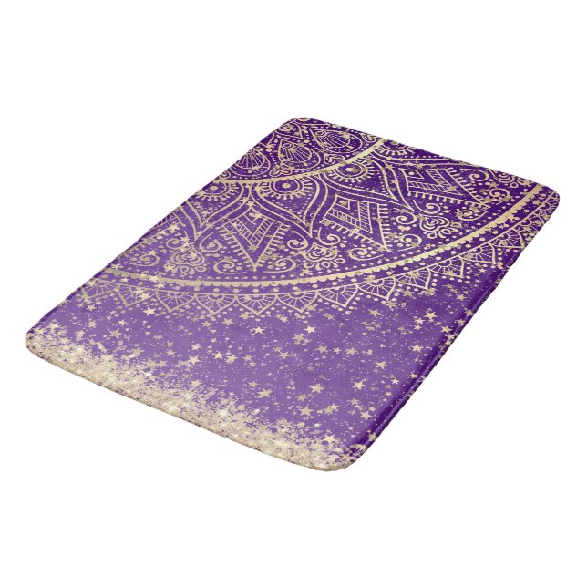Bezauberung Mandalas mit Gold Stars auf Lila Badematte (Schrägansicht)