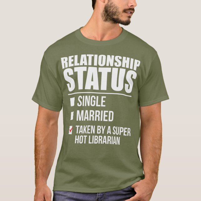 Beziehungsstatus als Super Hot Librarian betrachte T-Shirt (Vorderseite)