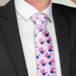 Bi-fünft LGBTI Krawatte<br><div class="desc">Genießen Sie in diesen auffälligen Socken mit der lebhaften rosa, lila und blau der bisexuellen Stolz-Fahne eine fröhliche und farbenfrohe Note. Das spielerische Handprint-Design verleiht eine persönliche und ausdrucksvolle Touch und macht diese Socken zu einer lustigen Art, Ihre Identität zu teilen. Ideal für Pride-Events, lässige Ausflüge oder einfach nur gemütlich...</div>