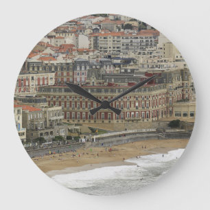 Biarritz Strand, Belle Époque Architektur. Große Wanduhr