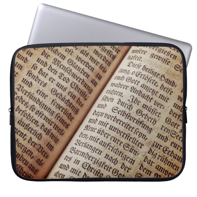 Bibelbuchseite mit Textur Laptopschutzhülle (Vorderseite)