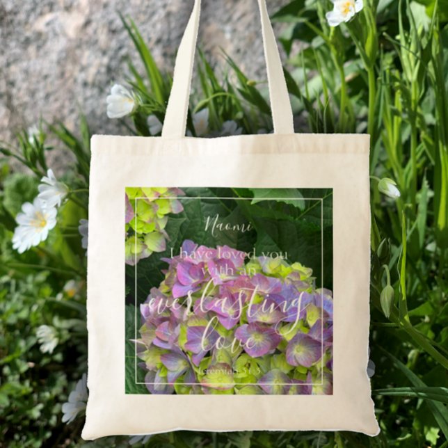 Bibelverse für Lieben mit BlumenmusterAnpassen von Tragetasche (Elegant custom text monogram tote bag. Add photo or keep hydrangea original photo. Everlasting love.)