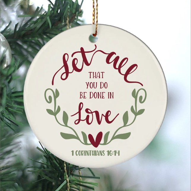 Bibelverse Lasse alles, was du tust 1 Korinther Keramik Ornament (Let all that you do be done in love christian bible verse 1 corinthians 16:19 red green typography)