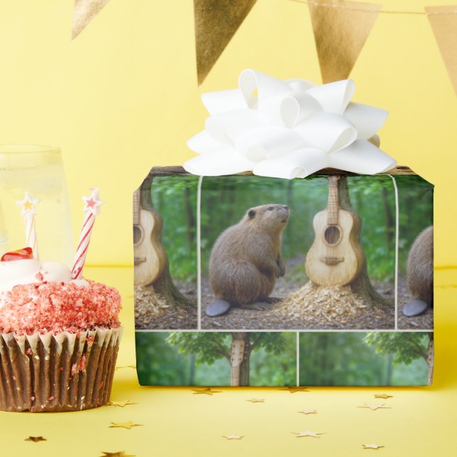 Biber bewundert seine Gitarre auf einem Baum Geschenkpapier (Geburtstagsparty)